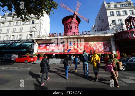 Le club du Moulin Rouge sur le boulevard de Clichy à Paris, France. Banque D'Images