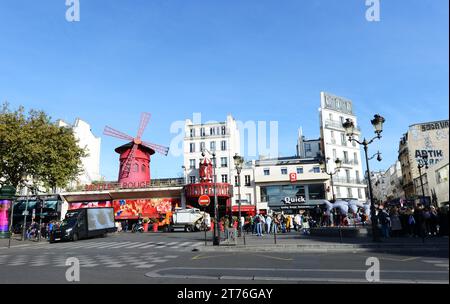 Le club du Moulin Rouge sur le boulevard de Clichy à Paris, France. Banque D'Images