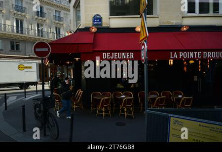 La pointe Drouot Restaurant français rue Drouot à Paris, France. Banque D'Images