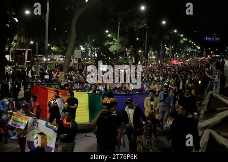 Non exclusif : 13 novembre 2023, Mexico, Mexique : la communauté LGBTTTI + proteste pour demander des éclaircissements sur la mort du magistrat Jesus Ociel Banque D'Images