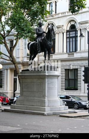 Londres, Angleterre - août 28 2006 : statue de Sir Robert Napier à cheval dans les jardins de Kensington. Il a été moulé par Sir Joseph Boehm en 1891. Banque D'Images