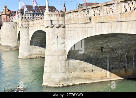 Le Mittlere Brücke, à Bâle, en Suisse, sur le plus ancien site de pont existant sur le Rhin, entre le lac de Constance et la mer du Nord Banque D'Images