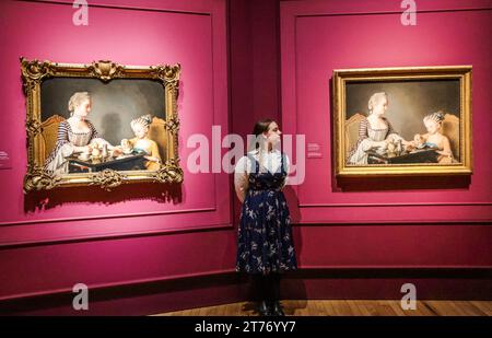 Londres, Royaume-Uni. 14 novembre 2023. Pour la première fois en 250 ans, Discover Liotard & The Lavergne Family Breakfast réunit le chef-d’œuvre pastel de l’artiste suisse Jean-Etienne Liotard (1702-1789), peint à Lyon en 1754, avec l’exemplaire à l’huile c 1773 (exposé au public pour la première fois) il a terminé à Londres près de vingt ans plus tard.16 novembre 2023 - 3 mars 2024 Sunley Room entrée libre. Crédit : Paul Quezada-Neiman/Alamy Live News Banque D'Images
