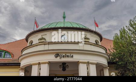 Polanica Zdroj, Pologne, 16 juillet 2023 : bâtiment de Pijalnia dans la ville de Polanica Zdroj dans le comté de Klodzko, voïvodie de Basse-Silésie en Pologne occidentale Banque D'Images