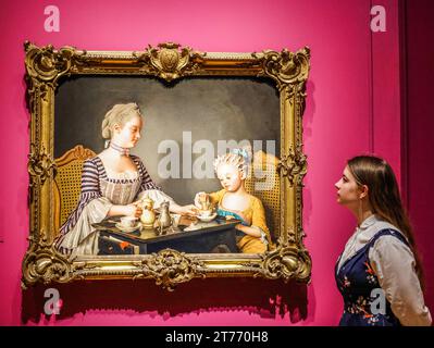 Londres, Royaume-Uni. 14 novembre 2023. Pour la première fois en 250 ans, Discover Liotard & The Lavergne Family Breakfast réunit le chef-d’œuvre pastel de l’artiste suisse Jean-Etienne Liotard (1702-1789), peint à Lyon en 1754, avec l’exemplaire à l’huile c 1773 (exposé au public pour la première fois) il a terminé à Londres près de vingt ans plus tard.16 novembre 2023 - 3 mars 2024 Sunley Room entrée libre. Crédit : Paul Quezada-Neiman/Alamy Live News Banque D'Images