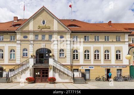 Polanica Zdroj, Pologne, 16 juillet 2023 : bâtiment de Pijalnia dans la ville de Polanica Zdroj dans le comté de Klodzko, voïvodie de Basse-Silésie en Pologne occidentale Banque D'Images