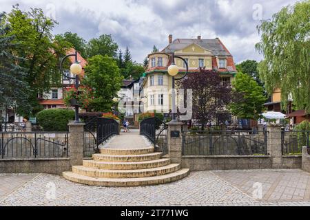 Polanica Zdroj, Pologne, 16 juillet 2023 : centre historique de la ville Polanica Zdroj dans le comté de Klodzko, voïvodie de Basse-Silésie en Pologne occidentale Banque D'Images