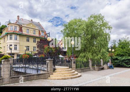 Polanica Zdroj, Pologne, 16 juillet 2023 : centre historique de la ville Polanica Zdroj dans le comté de Klodzko, voïvodie de Basse-Silésie en Pologne occidentale Banque D'Images