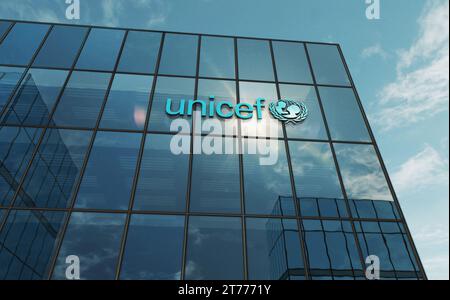 New York, New York, 10 novembre 2023 : concept de construction en verre du siège de l'UNICEF. Logo symbole du Fonds des Nations Unies pour l’enfance 3d illustra Banque D'Images