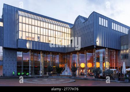 Le Musée Ludwig sur la place Heinrich-Boell, Cologne, Allemagne. das Museum Ludwig am Heinrich-Boell-Platz, Koeln, Deutschland. Banque D'Images