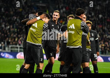 La Juventus célèbre lors du match de Serie A entre la Juventus FC et Cagliari au stade Allianz, le 11 novembre 2023 à Turin, en Italie Banque D'Images