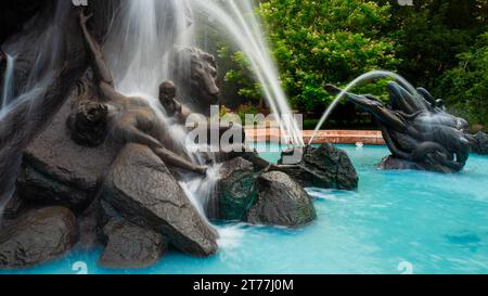 2022-07-07 Fontaine de Deluge dans le parc Kazimierz Wielki. Bydgoszcz, Pologne Banque D'Images