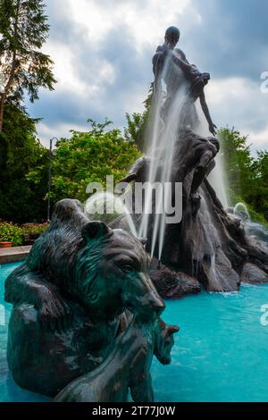 2022-07-07 Fontaine de Deluge dans le parc Kazimierz Wielki. Bydgoszcz, Pologne Banque D'Images