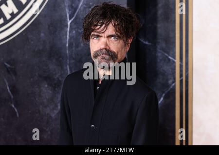 HOLLYWOOD, LOS ANGELES, CALIFORNIE, États-Unis - NOVEMBRE 13 : l'acteur américain Peter Dinklage arrive à la première de Los Angeles des films de Lions Gate 'The Hunger Games : The Ballad of Songbirds and Snakess' qui s'est tenue au TCL Chinese Theatre IMAX le 13 novembre 2023 à Hollywood, Los Angeles, Californie, États-Unis. (Photo de Xavier Collin/image Press Agency) Banque D'Images