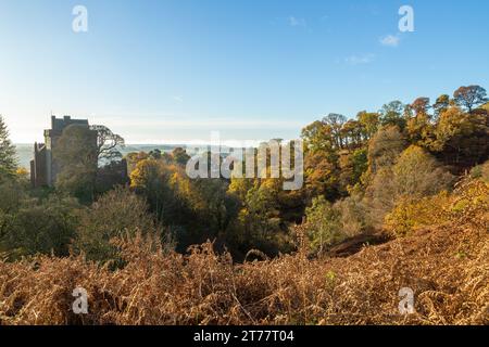 Castle Campbell situé dans les collines d'Ochil à l'air splendide dans les couleurs d'automne Banque D'Images