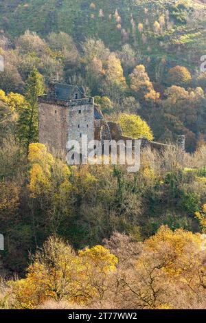Castle Campbell situé dans les collines d'Ochil à l'air splendide dans les couleurs d'automne Banque D'Images