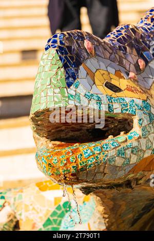 Park Güell (catalan : Parc Güell est un système de parc privatisé composé de jardins et d'éléments architecturaux locat Banque D'Images