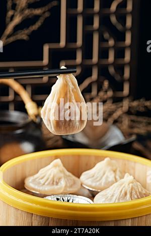 Xiaolongbao, boulettes cuites à la vapeur, Tangbao (petit pain à soupe) dans le cuiseur vapeur Banque D'Images