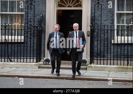 Londres, Royaume-Uni. 14 novembre 2023. M. Alistair Jack, député, secrétaire d'État pour l'Écosse, et M. Steve Barclay, secrétaire d'État à l'environnement, à l'alimentation et aux affaires rurales. Les ministres du cabinet nouvellement remanié assistent à la réunion hebdomadaire du cabinet du gouvernement au 10 Downing Street à Westminster, à Londres. Claire Doherty/Alamy Live News Banque D'Images