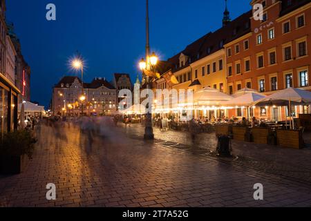 21-07-2022, vue de nuit sur la place du marché de Wroclaw. Wroclaw vieux et une ville très belle en Pologne Banque D'Images