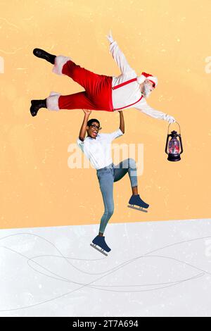 Collage vertical des bras de patinage sur glace de personne impressionnée tiennent lourd grand-père santa rétro lampe à gaz fée de noël isolé sur fond beige Banque D'Images