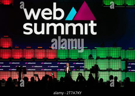 Lisbonne, Portugal. 13 novembre 2023. Carlos Moedas, maire de la ville de Lisbonne, s'adresse au public lors de la soirée d'ouverture du Web Summit 2023 à Lisbonne. Crédit : SOPA Images Limited/Alamy Live News Banque D'Images