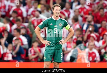 Photo de dossier datée du 16-06-2023 de l'Irlandais Jonny Evans, qui a été écarté de la finale des qualifications de l'Irlande du Nord pour l'Euro 2024 contre la Finlande et le Danemark. Date de publication : mardi 14 novembre 2023. Banque D'Images