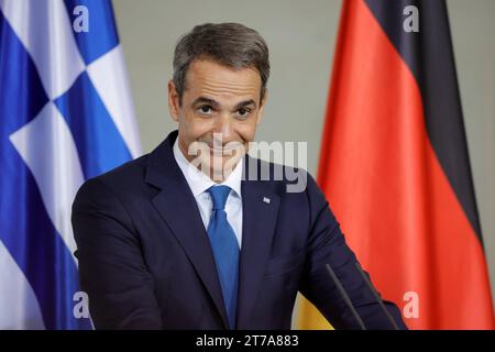 Griechischen Ministerpräsidenten, Kyriakos Mitsotakis, Deutschland, Berlin, Bundeskanzleramt, Empfang des griechischen Ministerpräsidenten Mitsotakis durch BK Scholz *** Premier ministre grec, Kyriakos Mitsotakis, Allemagne, Berlin, Chancellerie fédérale, réception du Premier ministre grec Mitsotakis par BK Scholz Banque D'Images