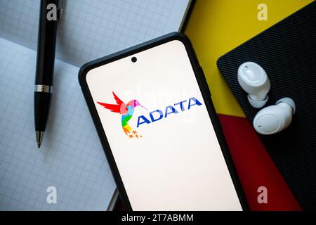 Pologne. 2 novembre 2023. Sur cette photo, un logo Adata vu affiché sur un smartphone. (Image de crédit : © Mateusz Slodkowski/SOPA Images via ZUMA Press Wire) USAGE ÉDITORIAL SEULEMENT! Non destiné à UN USAGE commercial ! Banque D'Images