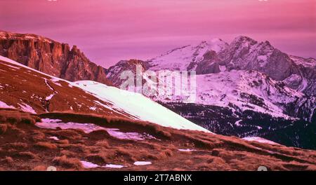 La Marmolada vue du Passo Sella. Banque D'Images