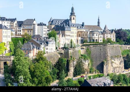 Vieille ville et quartier Grund du chemin de la Corniche, quartier Grund, ville de Luxembourg, Luxembourg Banque D'Images