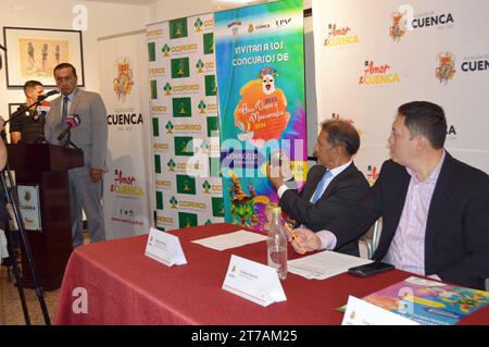 CUENCA-CONCURSO ANOS VIEJOS-INOCENTES Cuenca, Ecuador 14 de noviembre de 2023 en la galeria de la alcaldia de Cuenca, Cesar Vanegas presidente del club Amistad Club junto a Rodrigo Matute y el alcalde Cristian Zamora para invitar a los barrios cuencanos a participar en el concurso de Anos Viejos 2023 y a las Mascaradas del 6 de enero del 2024 para celebrar el fin de ano y el dia de los Santos Inocentes. foto Boris Romoleroux/API. SOI-CUENCA-CONCURSOAÃOSVIEJOS-INOCENTES-10d293f151b9f30f025c376734a30bad *** CUENCA CONCURSO ANOS VIEJOS INOCENTES Cuenca, Équateur 14 novembre 2023 dans la galerie de Banque D'Images