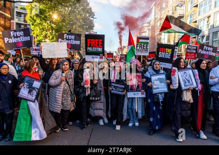 Les jeunes Britanniques appellent à Un cessez-le-feu à Gaza et à Israël pour arrêter les bombardements de la bande de Gaza lors de la Marche pour la Palestine, Londres, Royaume-Uni Banque D'Images