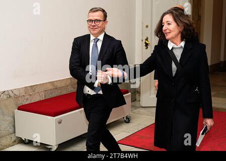 Copenhague, Danemark, mardi 14 novembre 2023. Le Premier ministre finlandais Petteri Orpo arrive alors que le Danemark accueille une réunion sur l'avenir de l'UE au château de Christiansborg à Copenhague, Danemark, mardi 14 novembre 2023. Les chefs d'État et de gouvernement de Bulgarie, de Finlande, d'Irlande, de Lettonie et de Suède participent à la réunion Banque D'Images