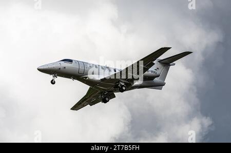 CAT Aviation Ein Pilatus PC-24 von CAT Aviation befindet sich im Landeanflug auf den Flughafen Zürich. Immatrikulation HB-VVU. Zürich, Schweiz, 02.10.2022 *** CAT Aviation Un Pilatus PC 24 de CAT Aviation s'approche de l'aéroport de Zurich immatriculation HB VVU Zurich, Suisse, 02 10 2022 crédit : Imago/Alamy Live News Banque D'Images