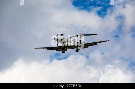 CAT Aviation Ein Pilatus PC-24 von CAT Aviation befindet sich im Landeanflug auf den Flughafen Zürich. Immatrikulation HB-VVU. Zürich, Schweiz, 02.10.2022 *** CAT Aviation Un Pilatus PC 24 de CAT Aviation s'approche de l'aéroport de Zurich immatriculation HB VVU Zurich, Suisse, 02 10 2022 crédit : Imago/Alamy Live News Banque D'Images