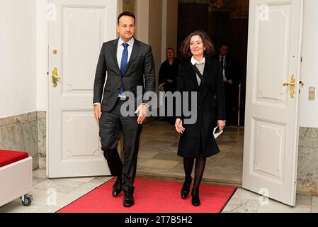 Copenhague, Danemark, mardi 14 novembre 2023. Le Premier ministre irlandais Leo Varadkar arrive alors que le Danemark accueille une réunion sur l'avenir de l'UE au château de Christiansborg à Copenhague, Danemark, le mardi 14 novembre 2023. Les chefs d'État et de gouvernement de Bulgarie, de Finlande, d'Irlande, de Lettonie et de Suède participent à la réunion Banque D'Images