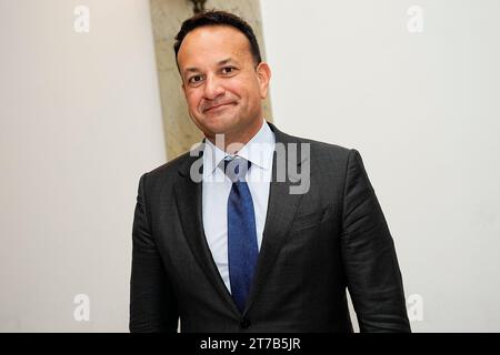 Copenhague, Danemark, mardi 14 novembre 2023. Le Premier ministre irlandais Leo Varadkar arrive alors que le Danemark accueille une réunion sur l'avenir de l'UE au château de Christiansborg à Copenhague, Danemark, le mardi 14 novembre 2023. Les chefs d'État et de gouvernement de Bulgarie, de Finlande, d'Irlande, de Lettonie et de Suède participent à la réunion Banque D'Images