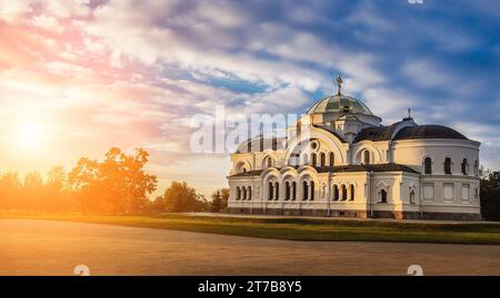 Cathédrale de garnison de Brest de St Nicolas, Biélorussie, au coucher du soleil. Banque D'Images