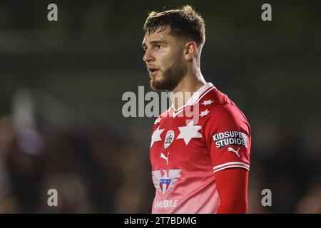 John Mcatee #45 de Barnsley lors du match Emirates FA Cup Horsham FC vs Barnsley au Camping World Community Stadium, Horsham, Royaume-Uni, le 14 novembre 2023 (photo de Mark Cosgrove/News Images) Banque D'Images