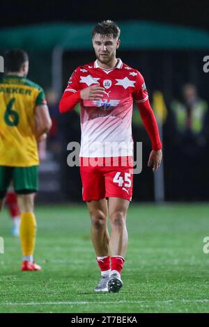 Horsham, Royaume-Uni. 14 novembre 2023. L'attaquant de Barnsley John McAtee (45) lors du match de replay du 1e tour de la coupe FA du Horsham FC contre Barnsley FC Emirates au Camping World Community Stadium, Horsham, Angleterre, Royaume-Uni, le 14 novembre 2023 Credit : Every second Media/Alamy Live News Banque D'Images