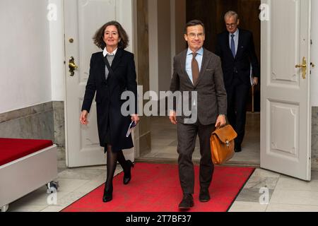 Copenhague, Danemark, mardi 14 novembre 2023. Le Premier ministre suédois Ulf Kristersson arrive alors que le Danemark accueille une réunion sur l'avenir de l'UE au château de Christiansborg à Copenhague, au Danemark, le mardi 14 novembre 2023. Les chefs d'État et de gouvernement de Bulgarie, de Finlande, d'Irlande, de Lettonie et de Suède participent à la réunion Banque D'Images