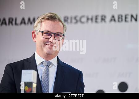 Berlin, Allemagne. 14 novembre 2023. Magnus Brunner, ministre autrichien des Finances, s'exprime en tant que lauréat du Prix PME 2023 de l'Union économique et PME (MIT) dans la catégorie politique. Crédit : Annette Riedl/dpa/Alamy Live News Banque D'Images