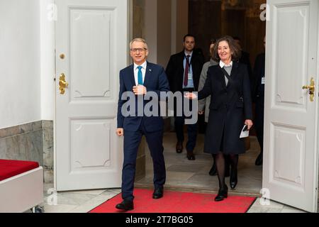 Copenhague, Danemark, mardi 14 novembre 2023. Le Premier ministre bulgare Nikolai Denkov arrive alors que le Danemark accueille une réunion sur l'avenir de l'UE au château de Christiansborg à Copenhague, Danemark, mardi 14 novembre 2023. Les chefs d'État et de gouvernement de Bulgarie, de Finlande, d'Irlande, de Lettonie et de Suède participent à la réunion Banque D'Images