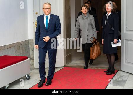 Copenhague, Danemark, mardi 14 novembre 2023. Le Premier ministre bulgare Nikolai Denkov arrive alors que le Danemark accueille une réunion sur l'avenir de l'UE au château de Christiansborg à Copenhague, Danemark, mardi 14 novembre 2023. Les chefs d'État et de gouvernement de Bulgarie, de Finlande, d'Irlande, de Lettonie et de Suède participent à la réunion Banque D'Images