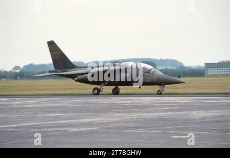 Dassault / Dornier Alpha Jet 98 + 01 – Bundeswehr Luftwaffe / Force aérienne allemande - Erprobungstelle WTD 61 Manching / unité d'essai et d'évaluation 61 Banque D'Images