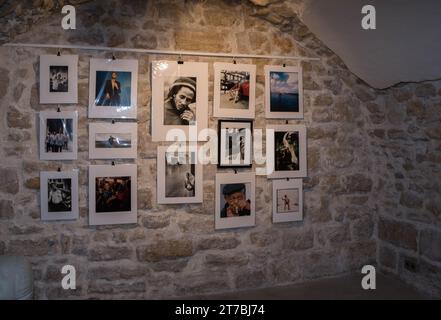 la Galerie de la clé, présente le photographe Youri Lenquette ' GARAGE SALE ' Paris France. Banque D'Images