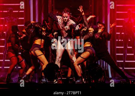Italie 12 novembre 2023 RuPaul's Drag Race : Werq The World - Elecktra Bionic - Assago Forum Milan © Andrea Ripamonti / Alamy Banque D'Images