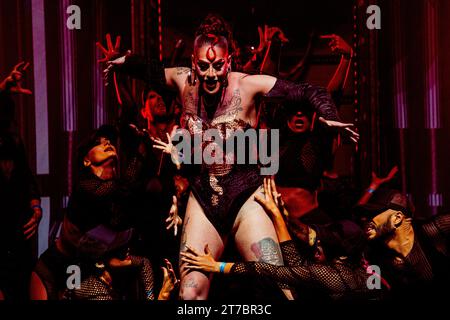 Italie 12 novembre 2023 RuPaul's Drag Race : Werq The World - Elecktra Bionic - Assago Forum Milan © Andrea Ripamonti / Alamy Banque D'Images