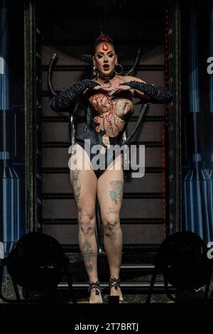 Italie 12 novembre 2023 RuPaul's Drag Race : Werq The World - Elecktra Bionic - Assago Forum Milan © Andrea Ripamonti / Alamy Banque D'Images